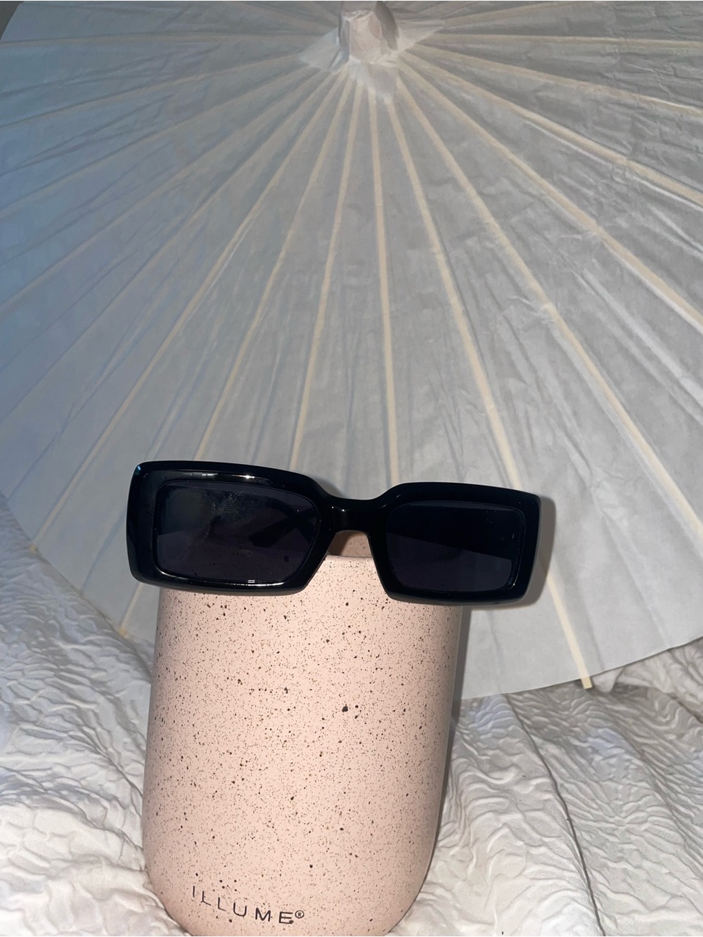 Black Rectangular Women's Sunglasses - Sleek Modern Style